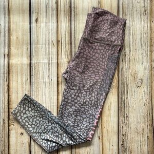 WITH wear it to heart Peloton grey & Pink Leggings animal print size x large